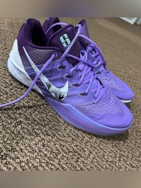 Nike Women’s Purple Sabrina 3 basketball shoes